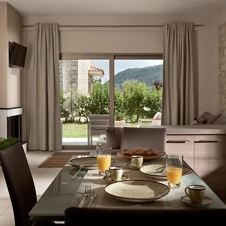 Avesta Private Villa Vlikhón