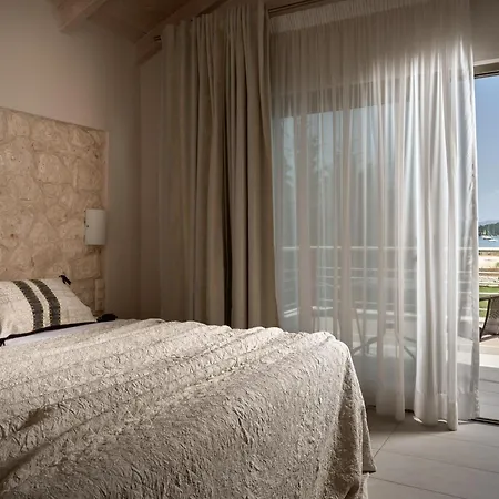 Avesta Private Villa Vlikhón